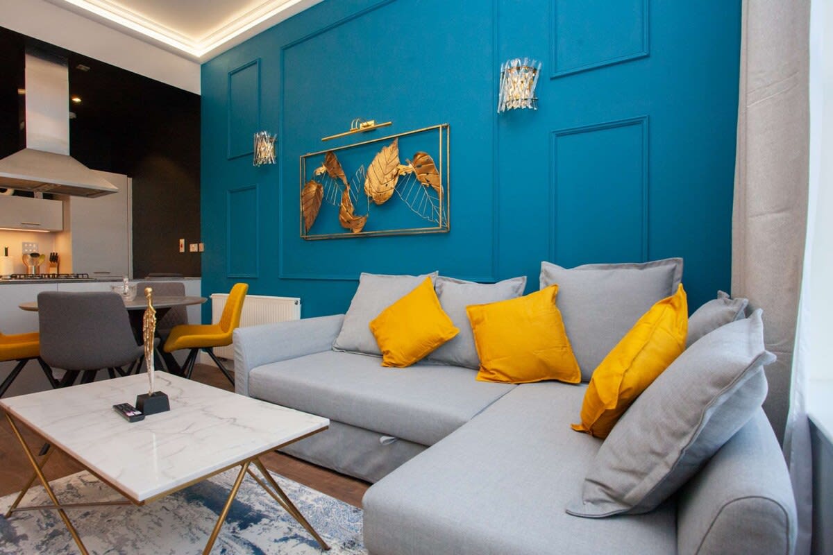 View Stylish Central Apartment with Parking in Ingram Street 140 G1 1EJ Stylish Central Apartment with Parking in Ingram Street 140 G1 1EJ - Property image 3 - VivreStays