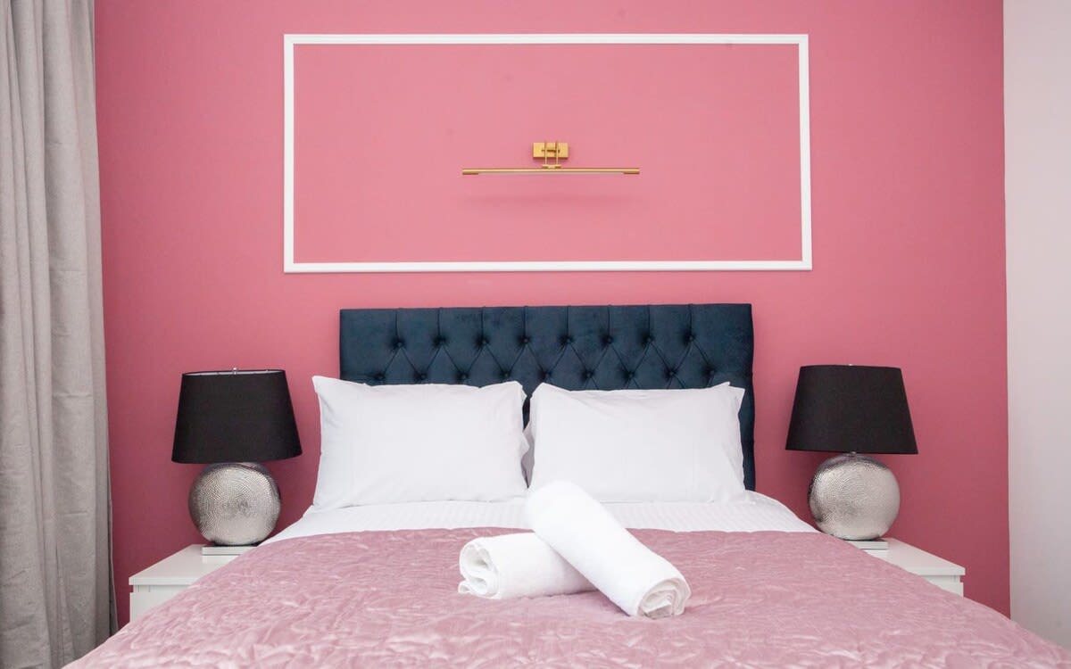 View Stylish Central Apartment with Parking in Ingram Street 140 G1 1EJ Stylish Central Apartment with Parking in Ingram Street 140 G1 1EJ - Property image 14 - VivreStays