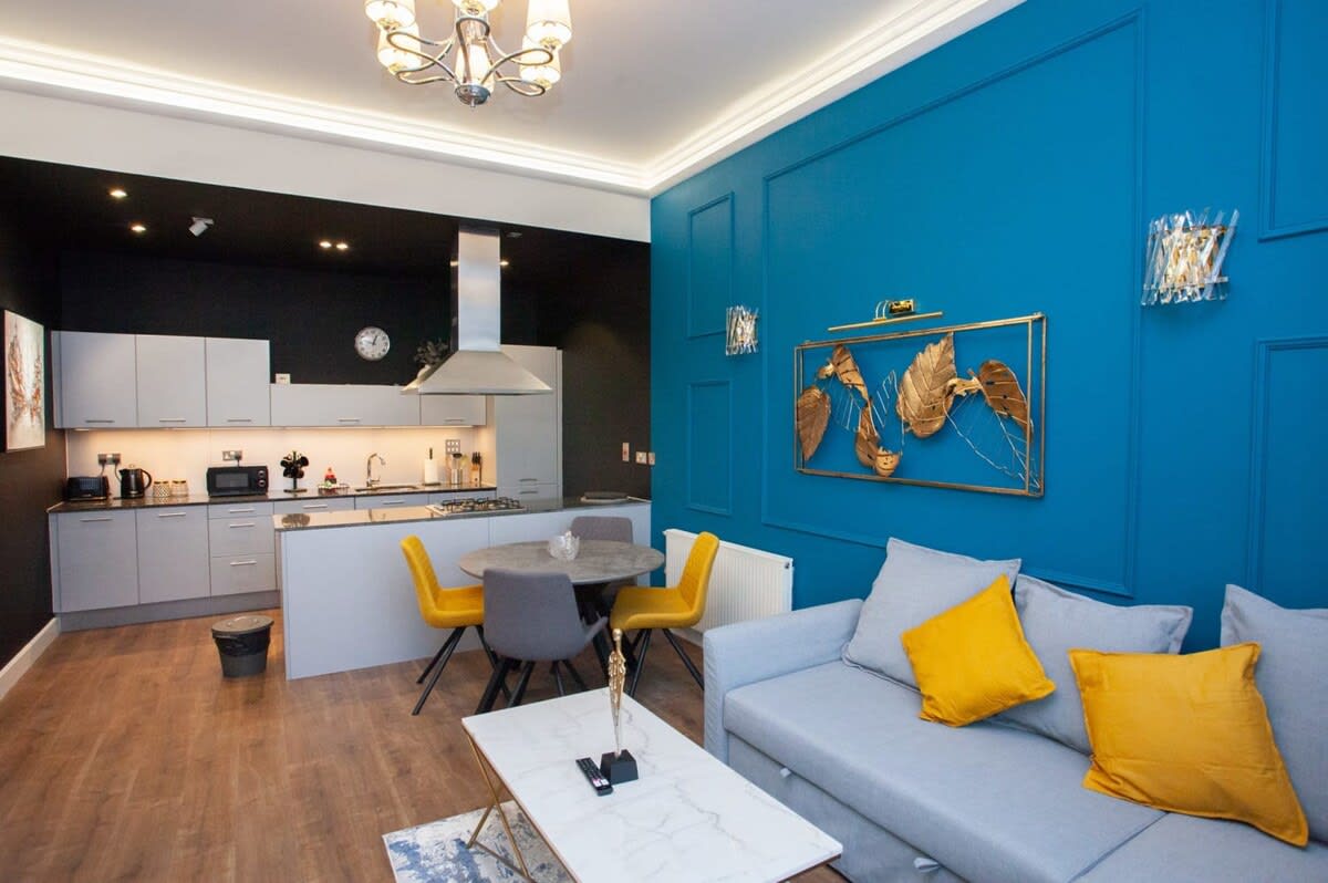View Stylish Central Apartment with Parking in Ingram Street 140 G1 1EJ Stylish Central Apartment with Parking in Ingram Street 140 G1 1EJ - Property image 5 - VivreStays