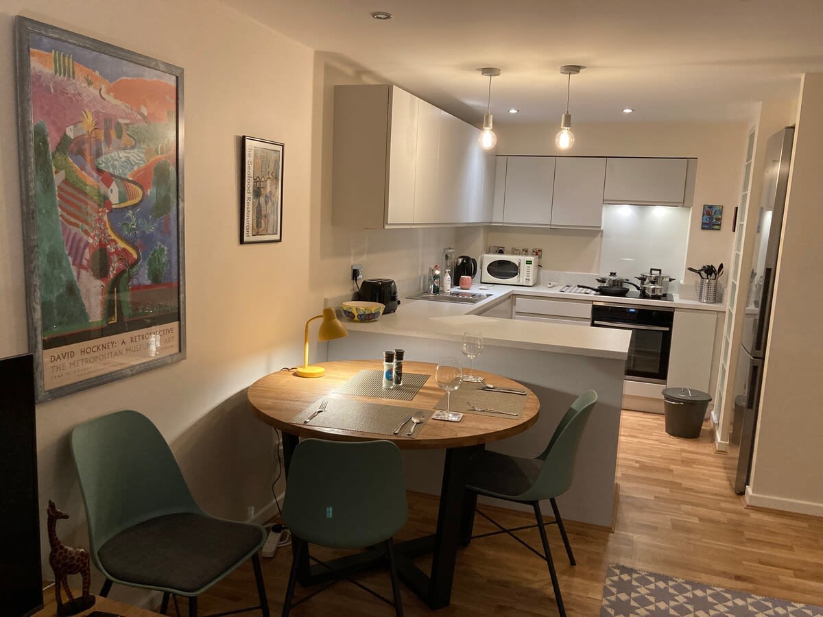 Spacious Art Flat in Glasgow's West End in 35 Grant Street G3 6HJ - Property image 4 - VivreStays