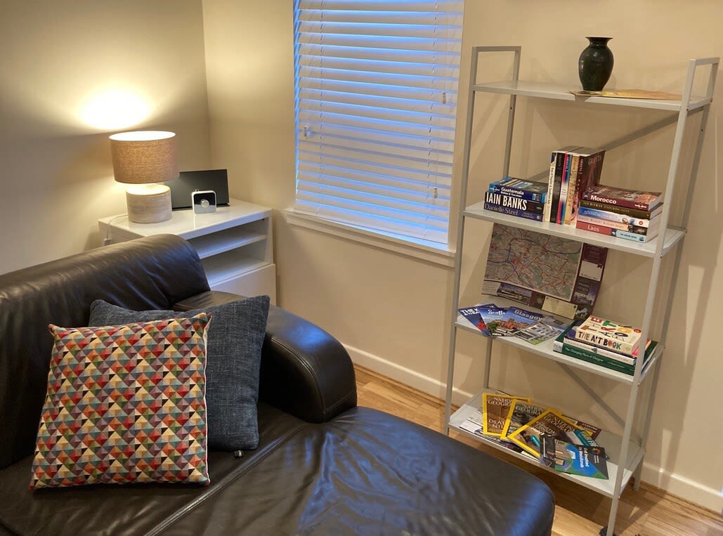 Spacious Art Flat in Glasgow's West End in 35 Grant Street G3 6HJ - Property image 15 - VivreStays