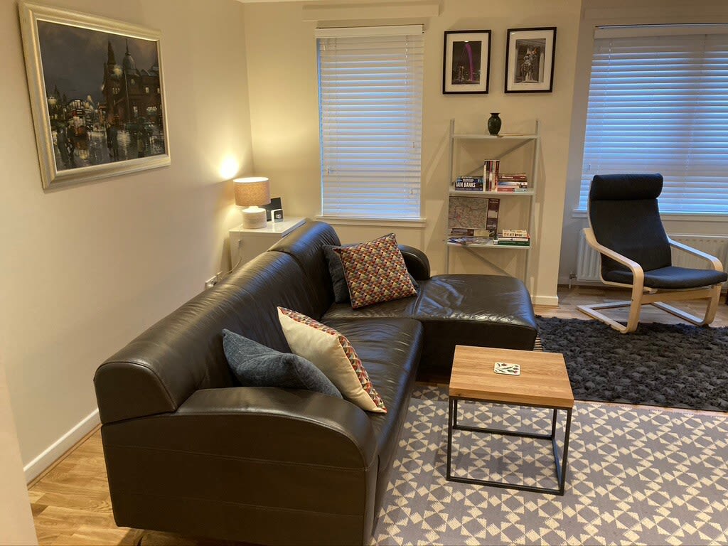 Spacious Art Flat in Glasgow's West End in 35 Grant Street G3 6HJ - Property image 14 - VivreStays