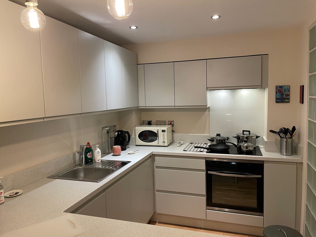 Spacious Art Flat in Glasgow's West End in 35 Grant Street G3 6HJ - Property image 5 - VivreStays