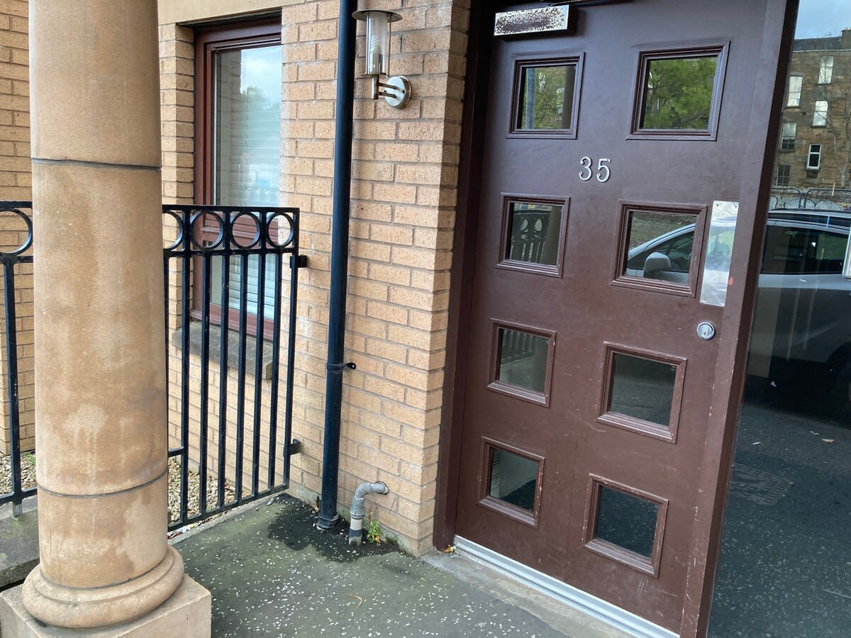 Spacious Art Flat in Glasgow's West End in 35 Grant Street G3 6HJ - Property image 20 - VivreStays