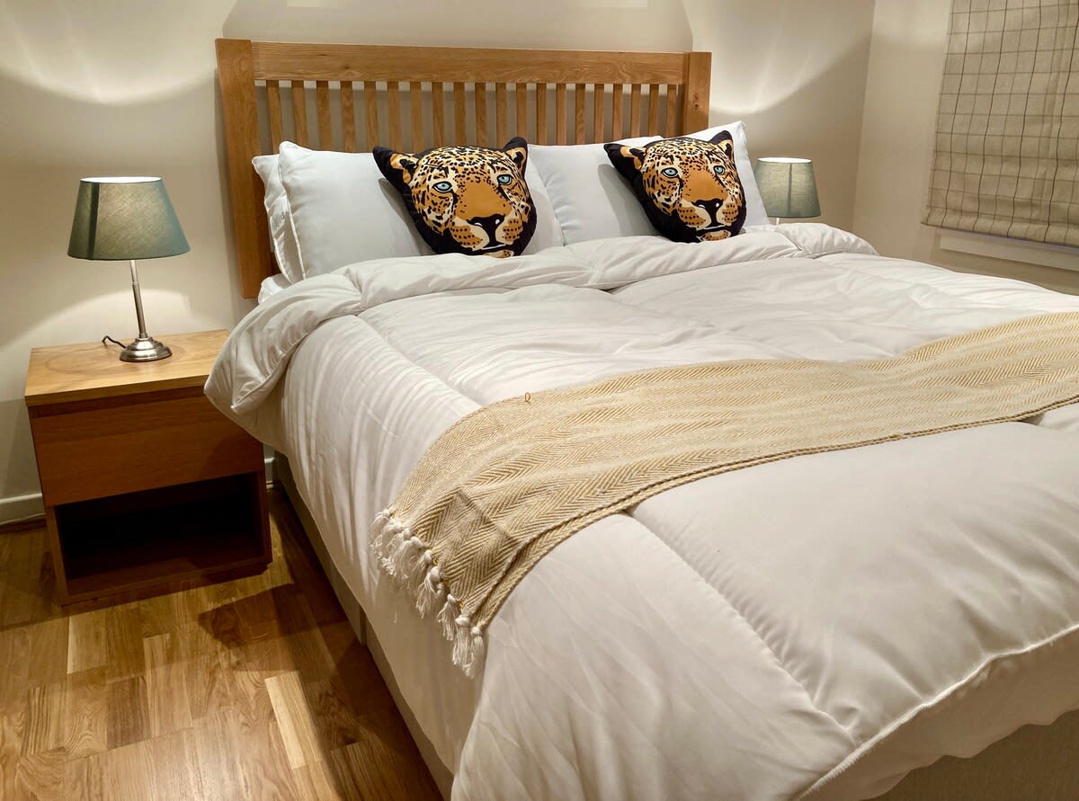 Spacious Art Flat in Glasgow's West End in 35 Grant Street G3 6HJ - Property image 7 - VivreStays