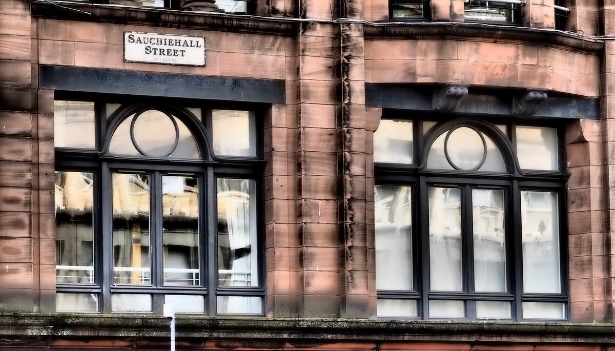 Art-Filled Sanctuary in Glasgow City in 203 Pitt Street G2 4DT - Property image 4 - VivreStays