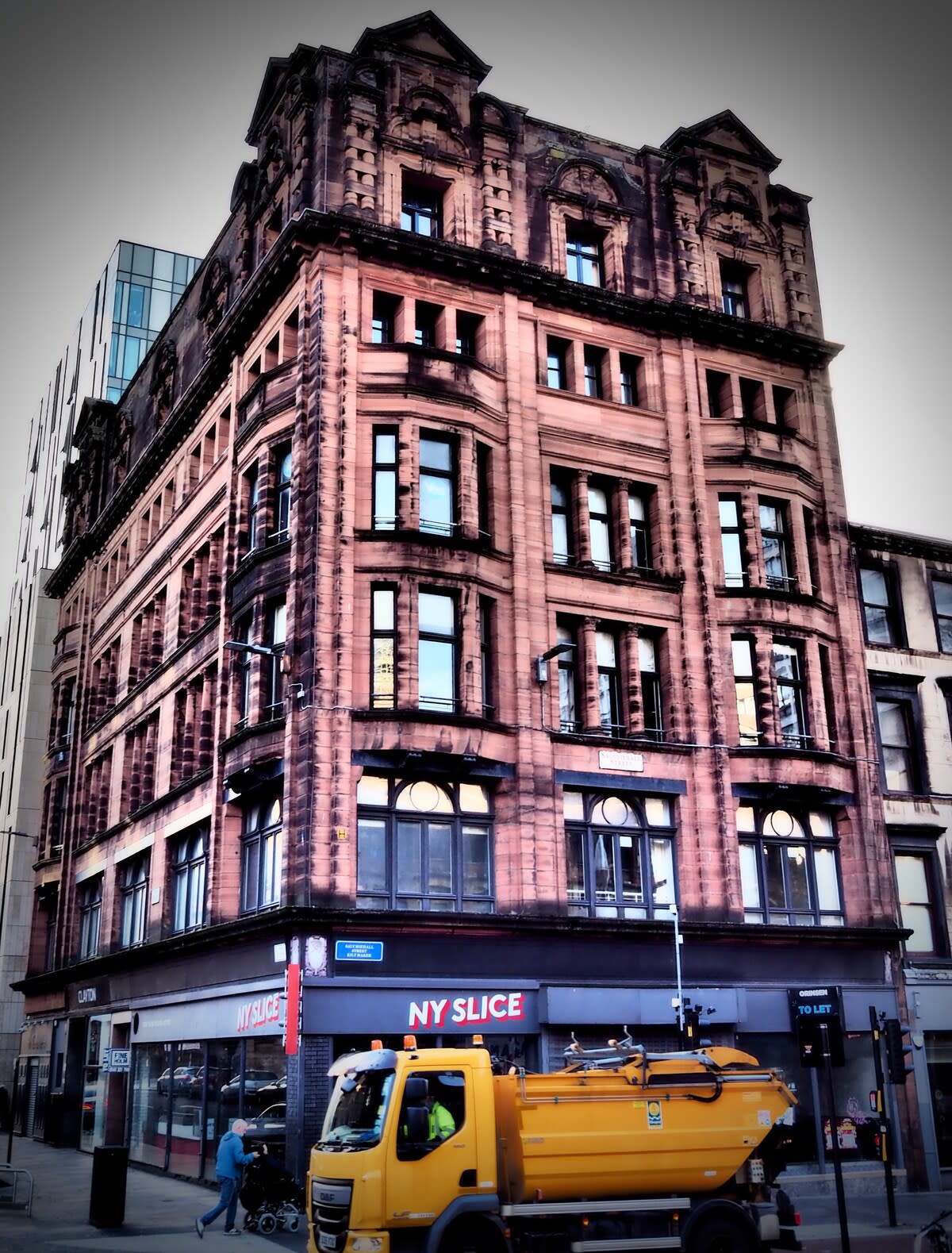 Art-Filled Sanctuary in Glasgow City in 203 Pitt Street G2 4DT - Property image 6 - VivreStays