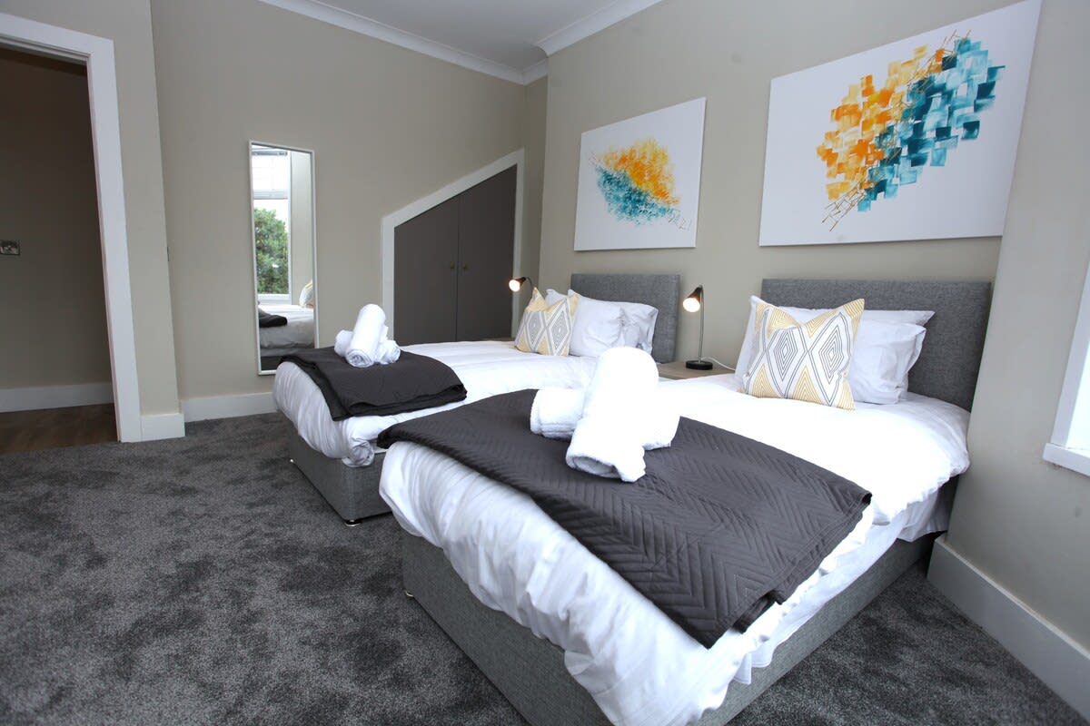 Stylish 3-Bed Flat in Glasgow in Crow Road 618 G13 1NP - Property image 12 - VivreStays