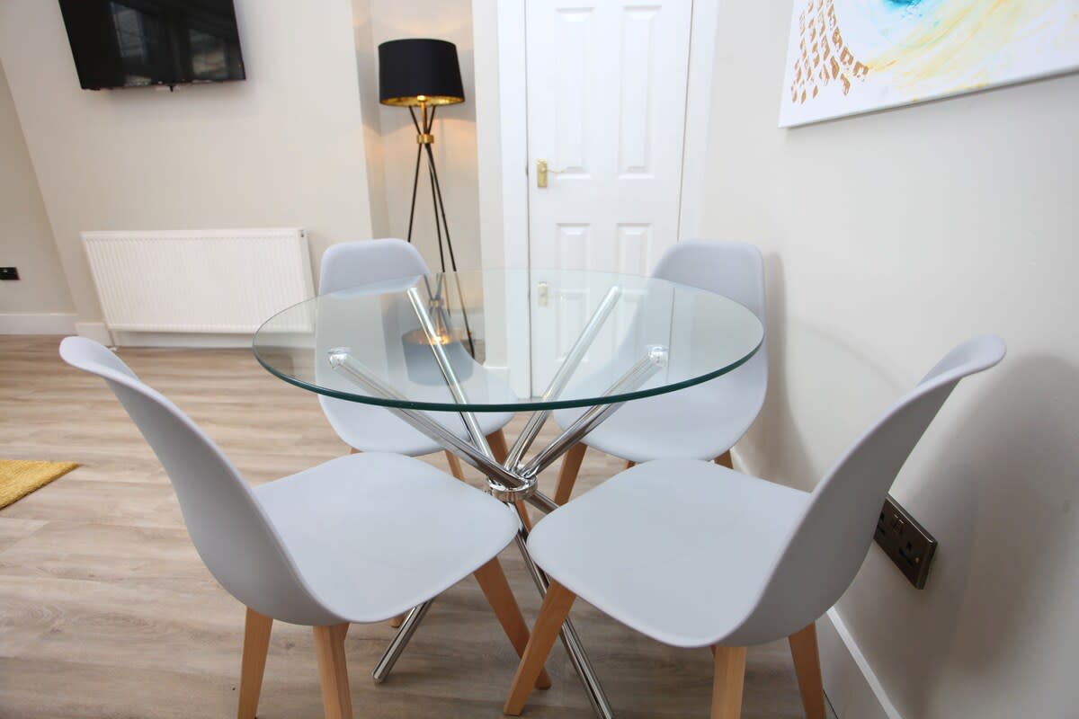 Stylish 3-Bed Flat in Glasgow in Crow Road 618 G13 1NP - Property image 4 - VivreStays