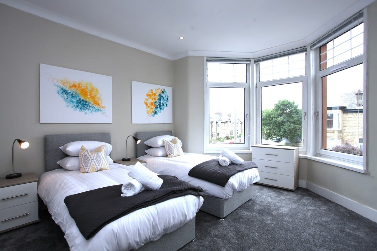 Stylish 3-Bed Flat in Glasgow in Crow Road 618 G13 1NP - Property image 11 - VivreStays
