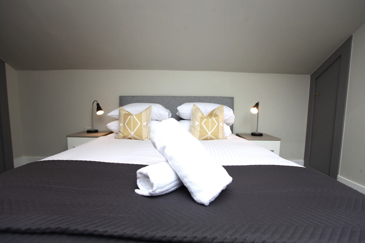 Stylish 3-Bed Flat in Glasgow in Crow Road 618 G13 1NP - Property image 18 - VivreStays