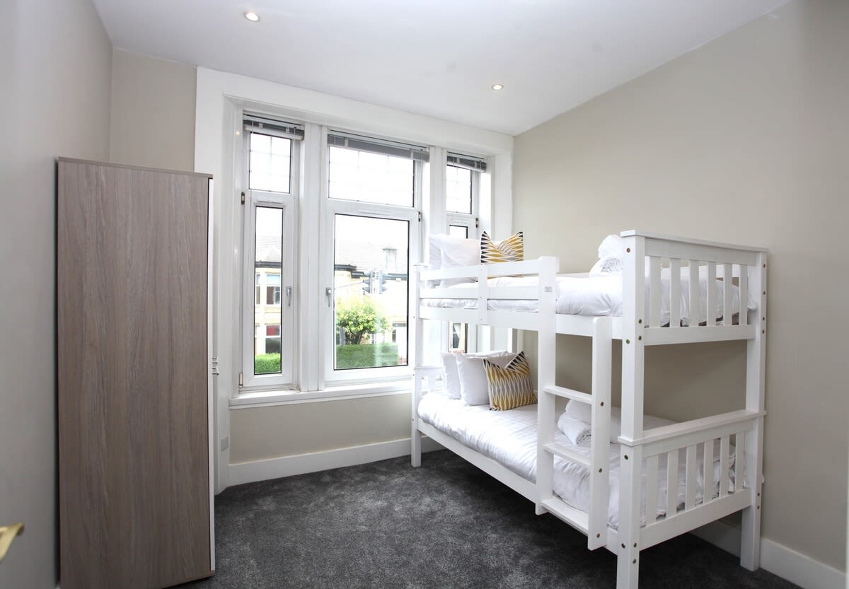 Stylish 3-Bed Flat in Glasgow in Crow Road 618 G13 1NP - Property image 14 - VivreStays