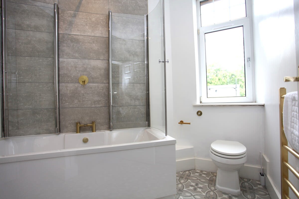 Stylish 3-Bed Flat in Glasgow in Crow Road 618 G13 1NP - Property image 24 - VivreStays