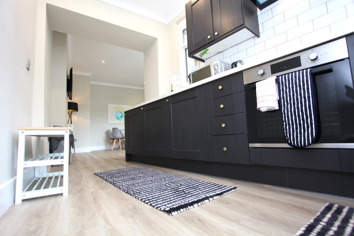 Stylish 3-Bed Flat in Glasgow in Crow Road 618 G13 1NP - Property image 5 - VivreStays