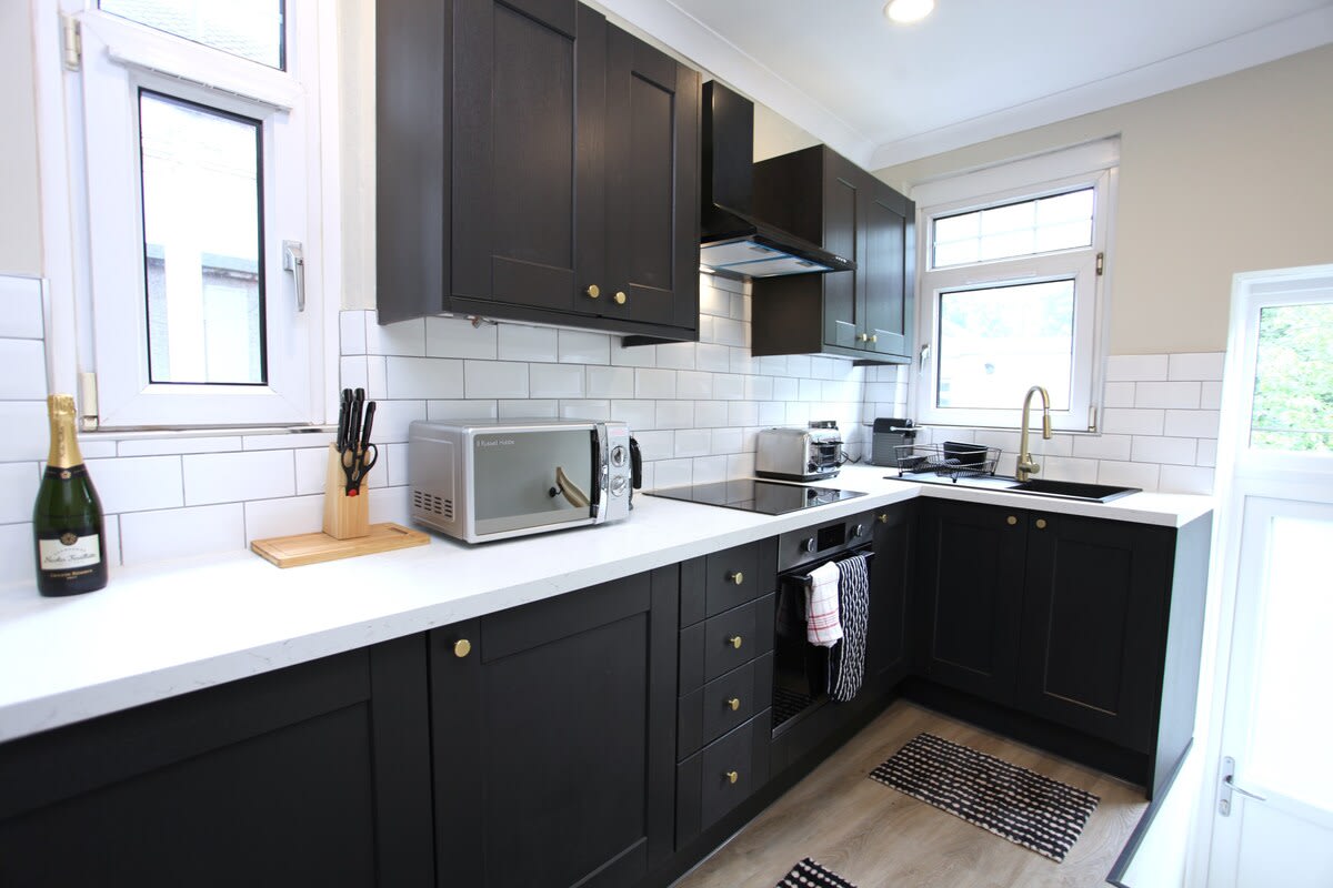 Stylish 3-Bed Flat in Glasgow in Crow Road 618 G13 1NP - Property image 6 - VivreStays