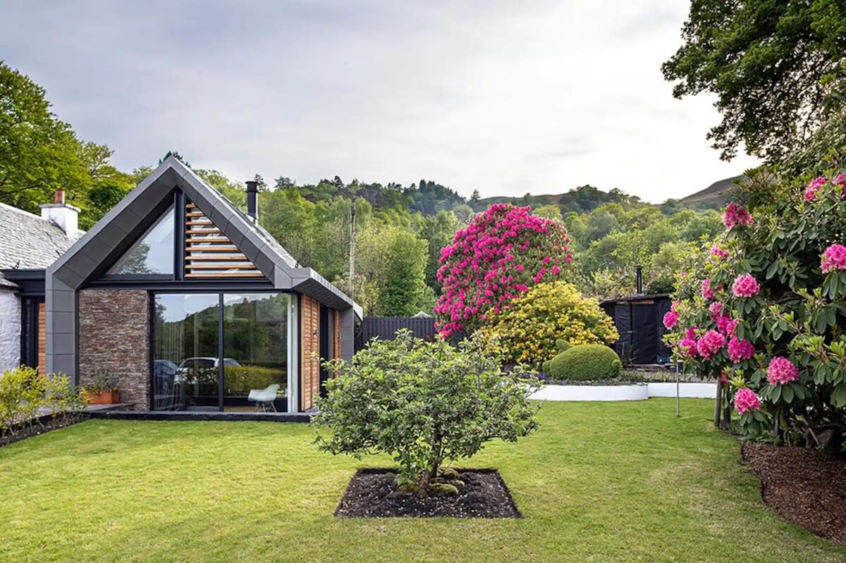 View Loch View Roselea Cottage, Luss in 1 Roselea Cottages G83 8NU Loch View Roselea Cottage, Luss in 1 Roselea Cottages G83 8NU - Property image 16 - VivreStays
