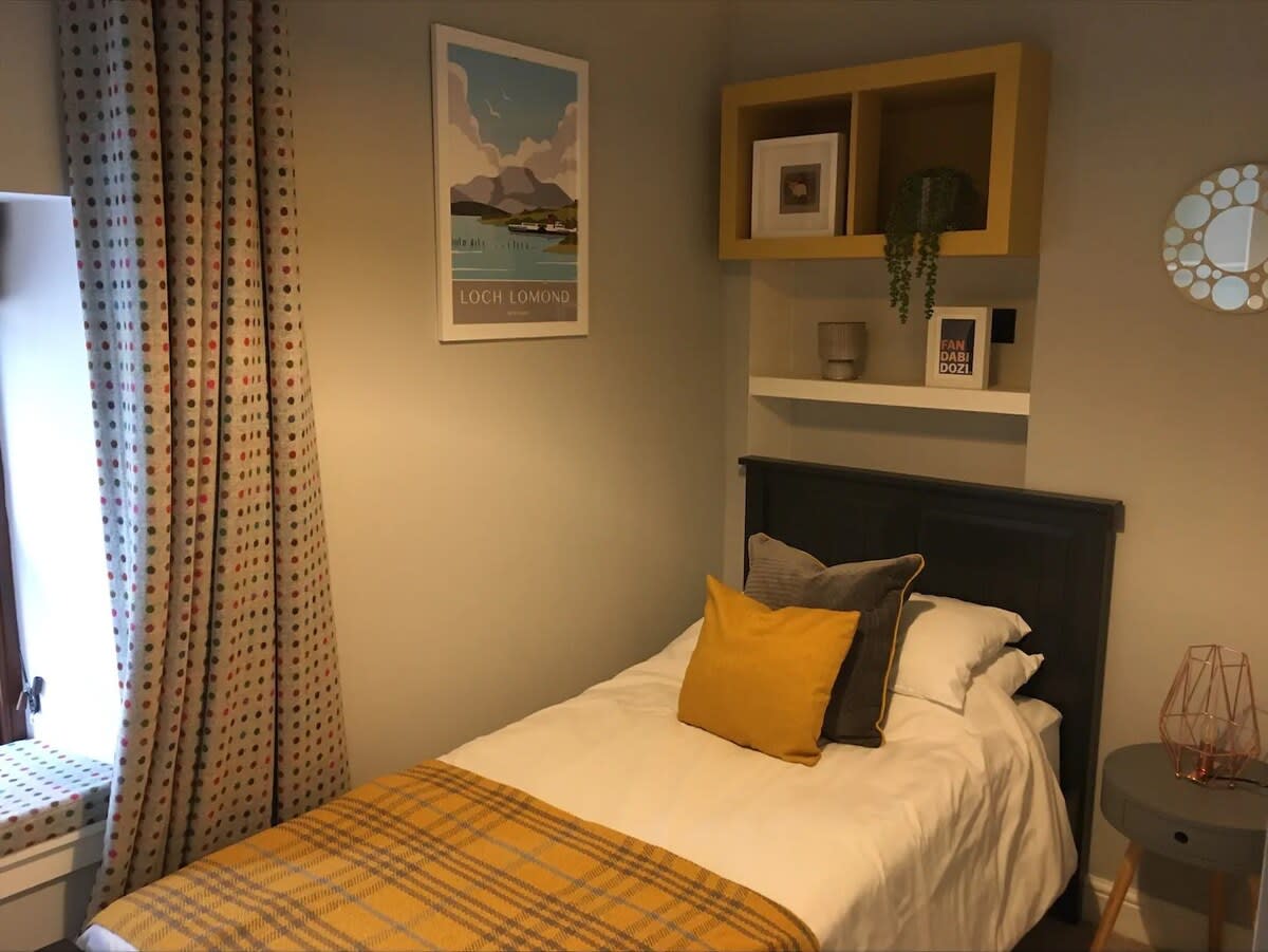View Loch View Roselea Cottage, Luss in 1 Roselea Cottages G83 8NU Loch View Roselea Cottage, Luss in 1 Roselea Cottages G83 8NU - Property image 10 - VivreStays