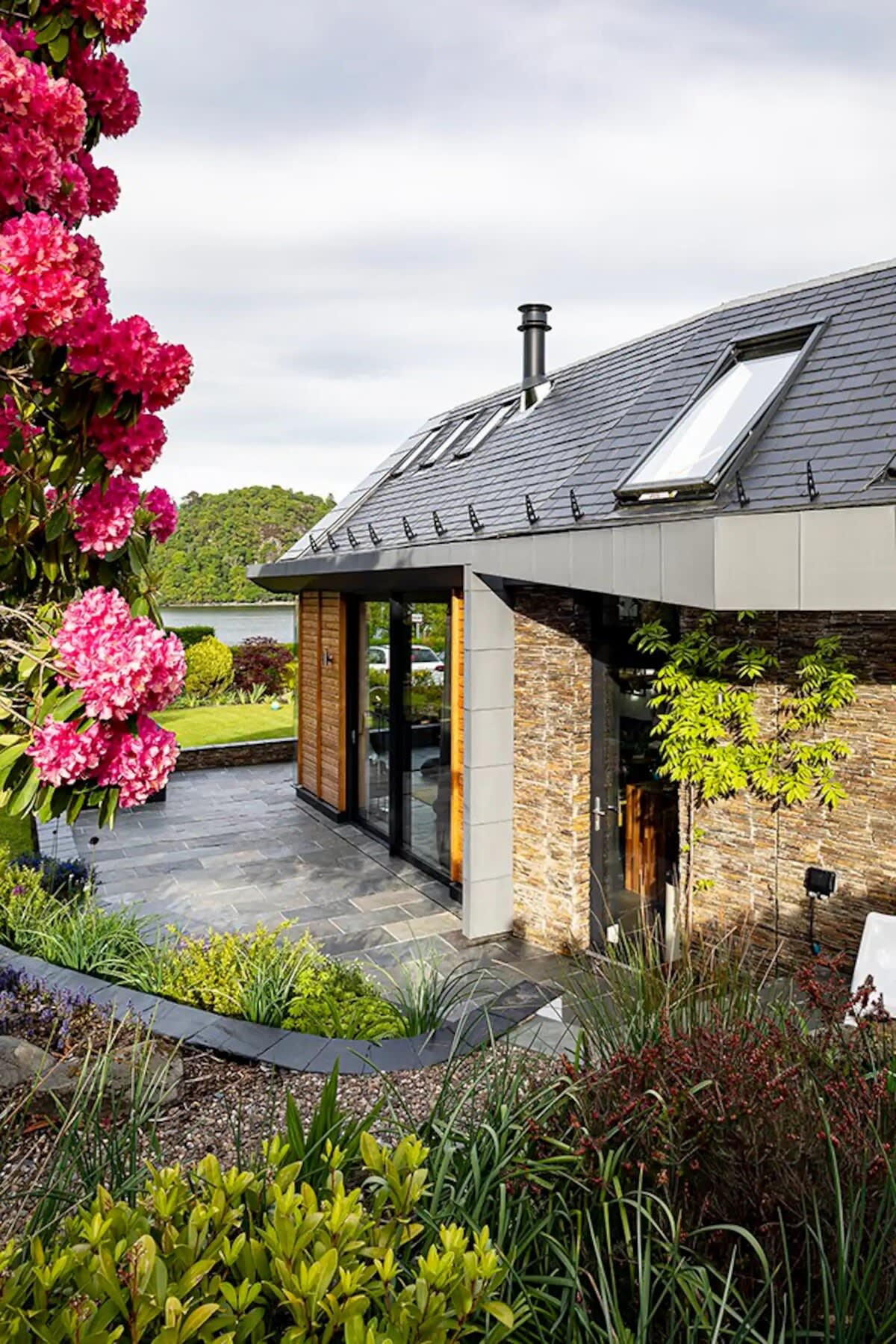 View Loch View Roselea Cottage, Luss in 1 Roselea Cottages G83 8NU Loch View Roselea Cottage, Luss in 1 Roselea Cottages G83 8NU - Property image 17 - VivreStays