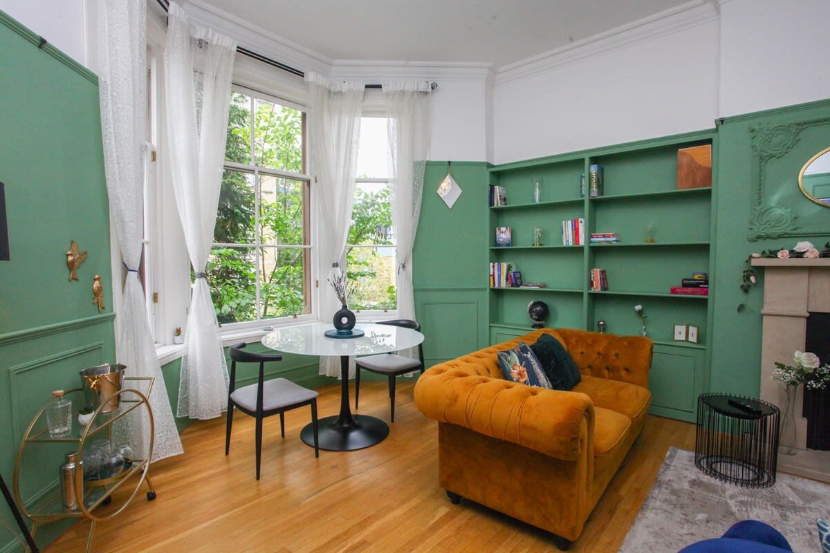 Lovely spacious 2 Bed Flat in 60 Cecil Street G12 8RJ - Property image 2 - VivreStays
