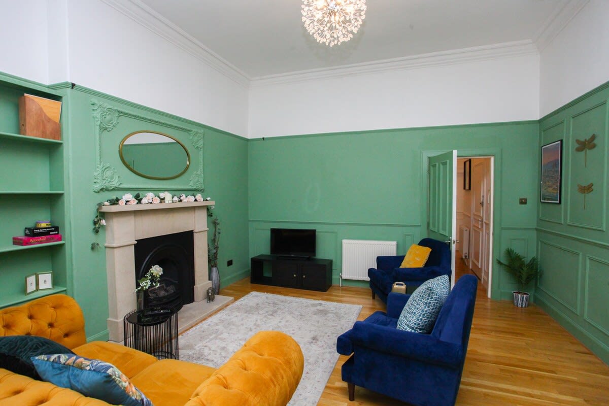 Lovely spacious 2 Bed Flat in 60 Cecil Street G12 8RJ - Property image 4 - VivreStays