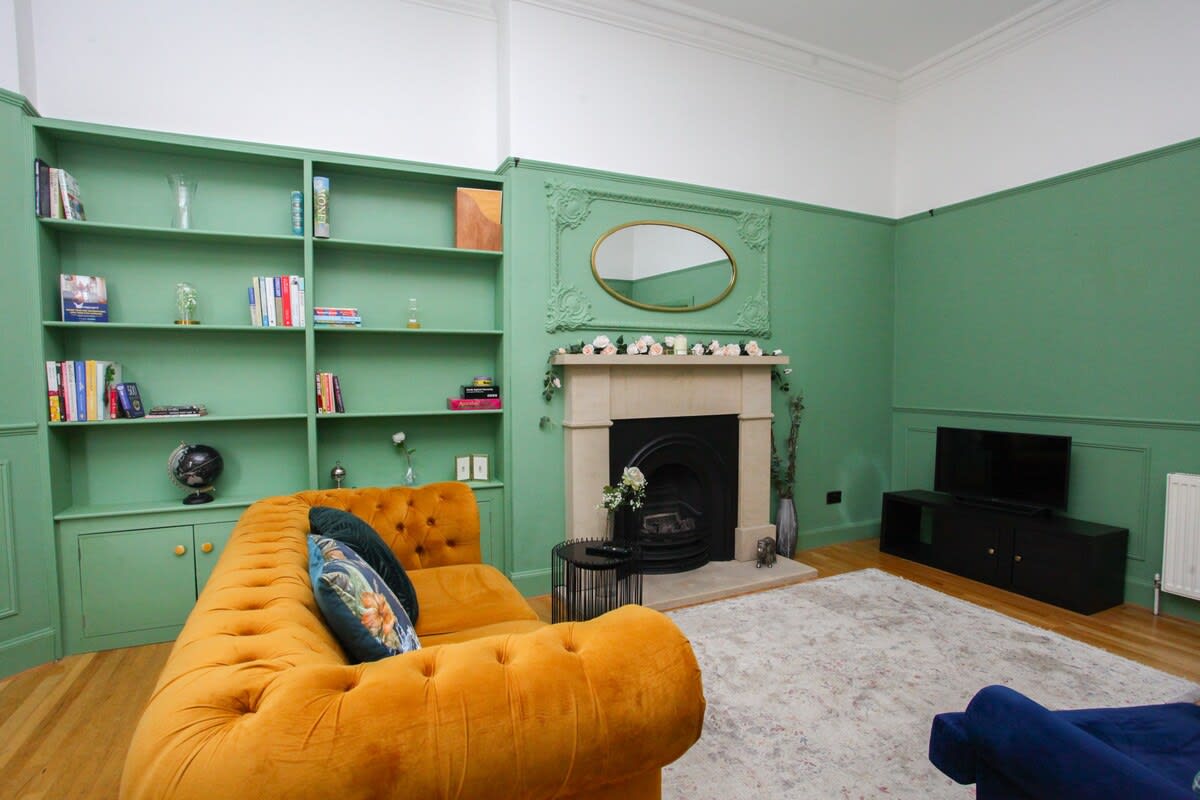 Lovely spacious 2 Bed Flat in 60 Cecil Street G12 8RJ - Property image 12 - VivreStays