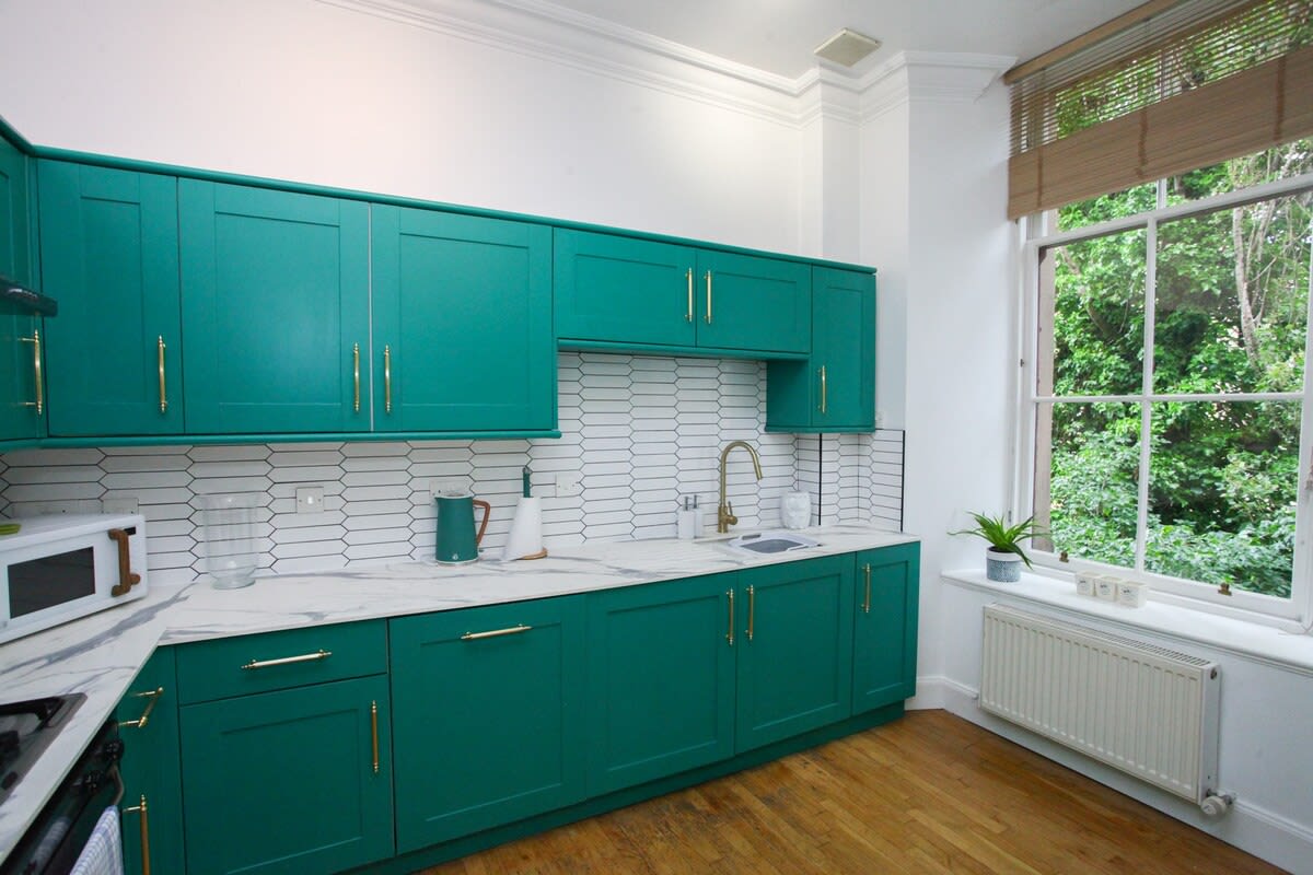Lovely spacious 2 Bed Flat in 60 Cecil Street G12 8RJ - Property image 7 - VivreStays