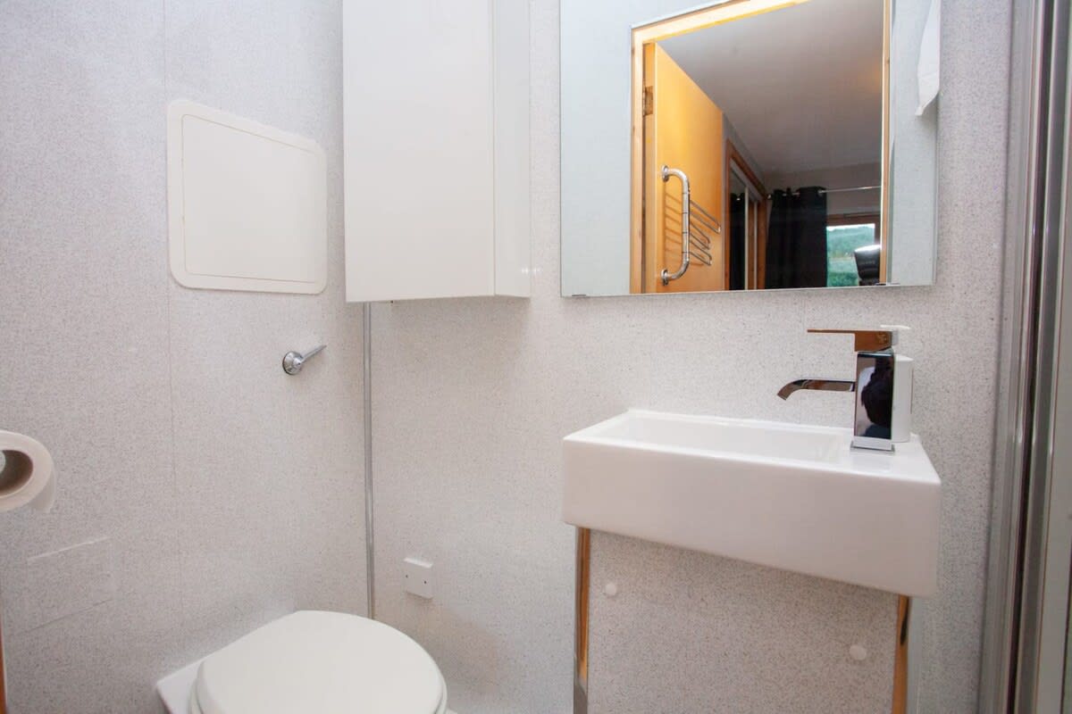 Modern Finnieston Apartment in Glasgow in 128 Kelvinhaugh Street G3 8PX - Property image 13 - VivreStays