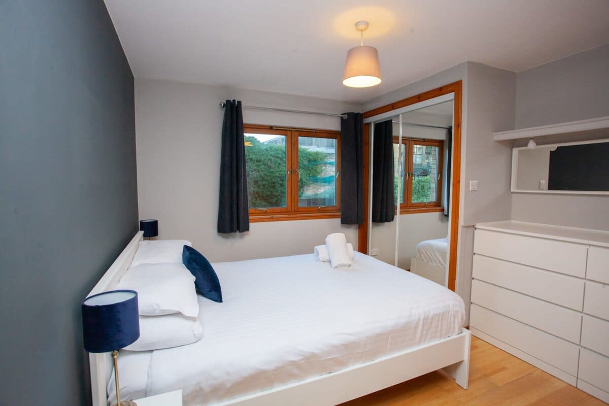 Modern Finnieston Apartment in Glasgow in 128 Kelvinhaugh Street G3 8PX - Property image 10 - VivreStays