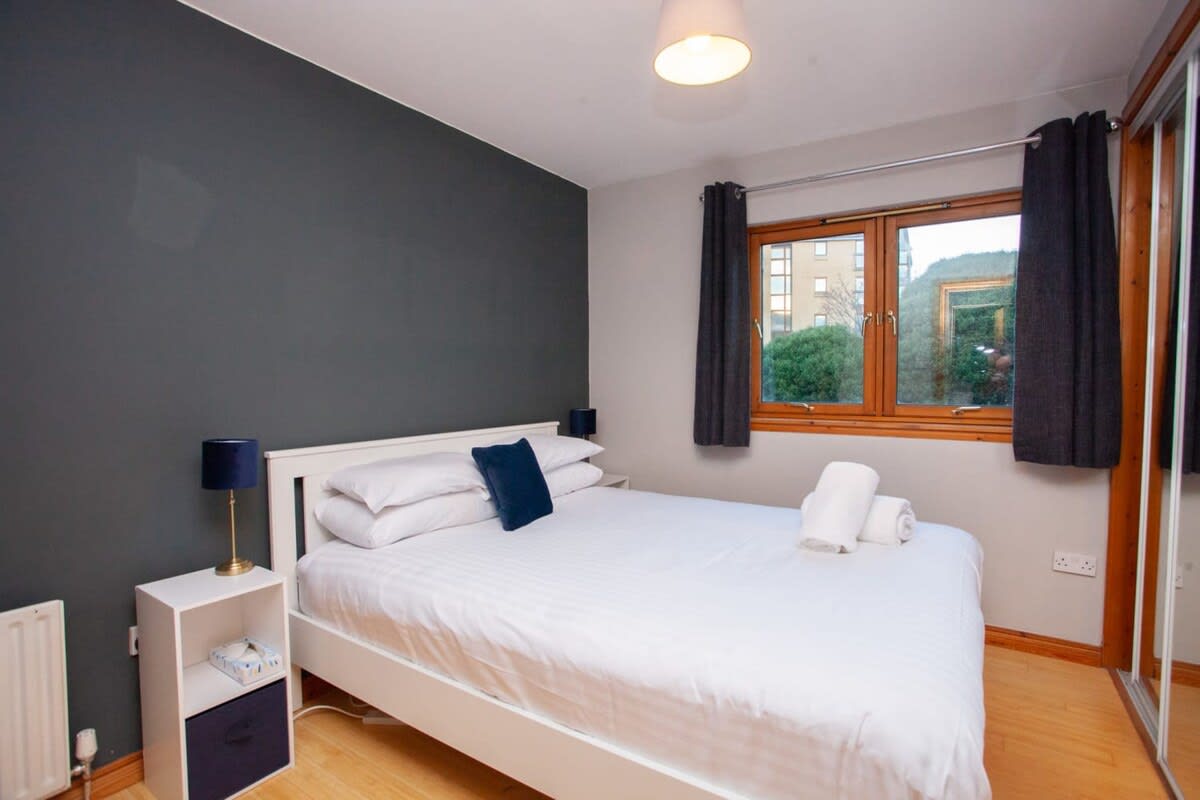 Modern Finnieston Apartment in Glasgow in 128 Kelvinhaugh Street G3 8PX - Property image 11 - VivreStays