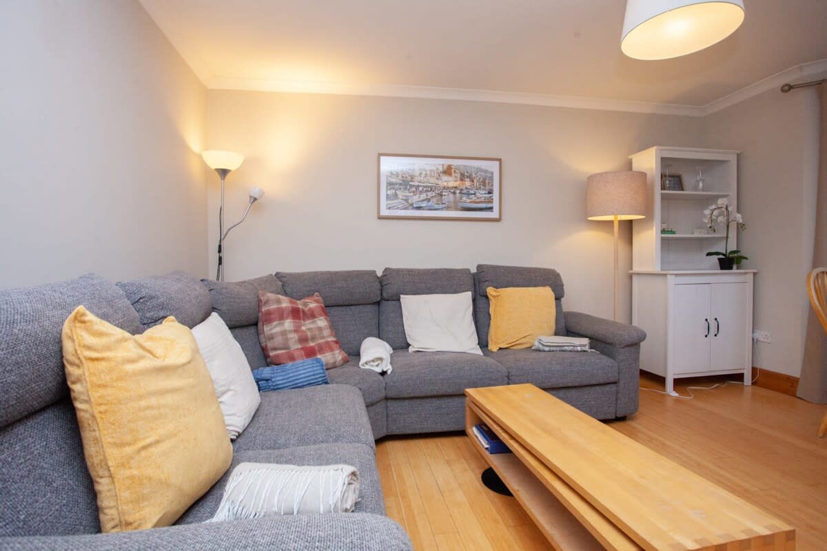 Modern Finnieston Apartment in Glasgow in 128 Kelvinhaugh Street G3 8PX - Property image 2 - VivreStays