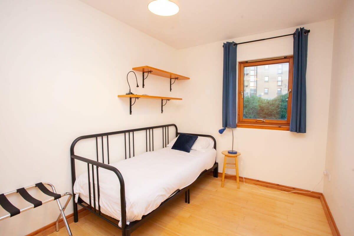Modern Finnieston Apartment in Glasgow in 128 Kelvinhaugh Street G3 8PX - Property image 17 - VivreStays