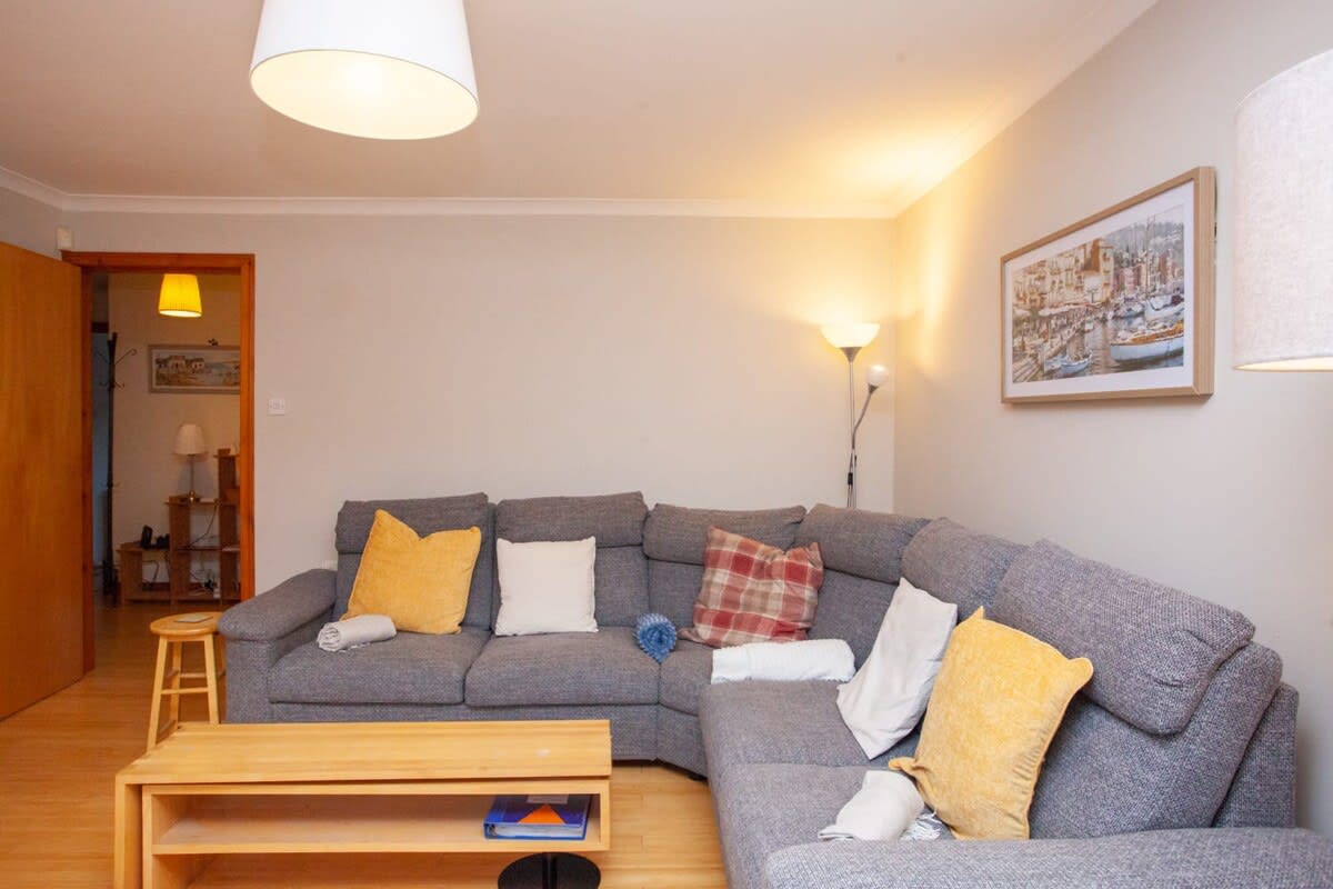 Modern Finnieston Apartment in Glasgow in 128 Kelvinhaugh Street G3 8PX - Property image 4 - VivreStays