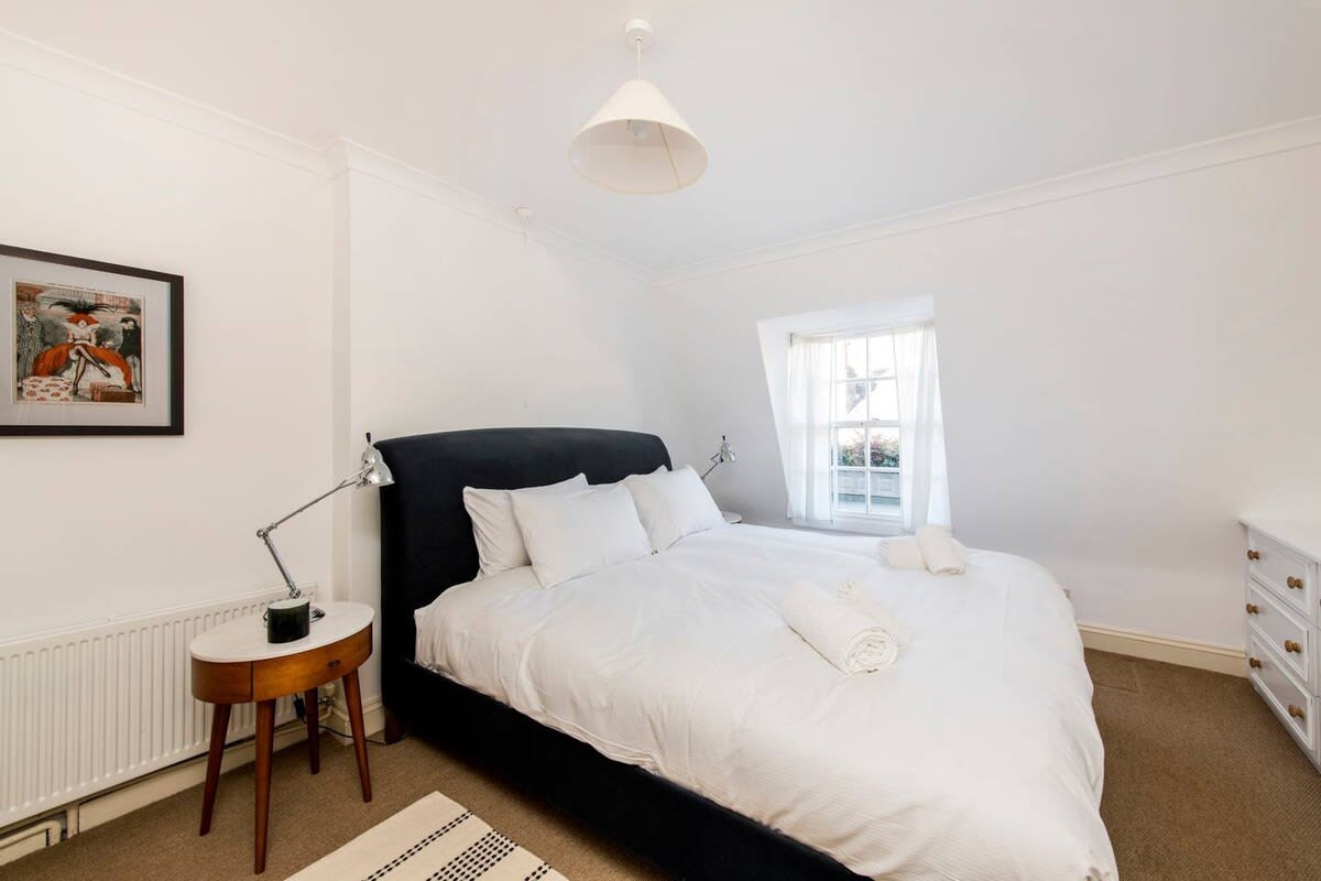 2 Bed Apartment, Notting Hill in 7A Ledbury Mews North W11 2AF - Property image 2 - VivreStays