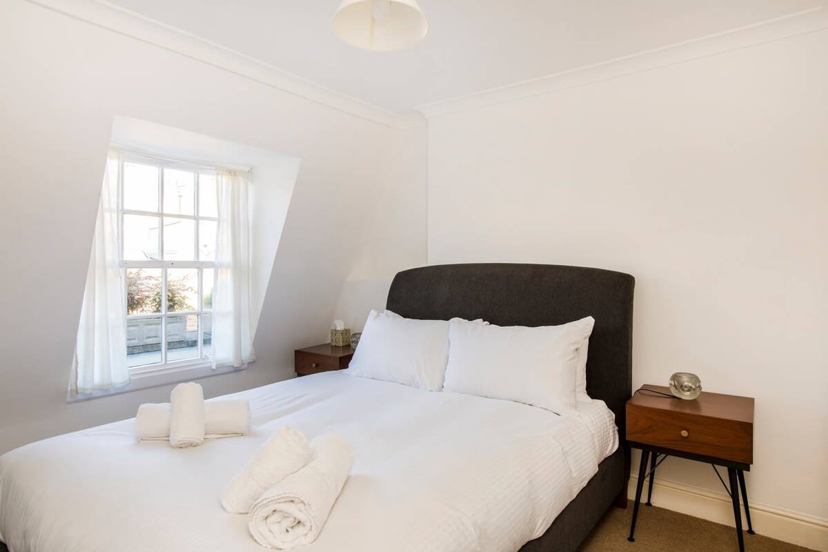 2 Bed Apartment, Notting Hill in 7A Ledbury Mews North W11 2AF - Property image 13 - VivreStays