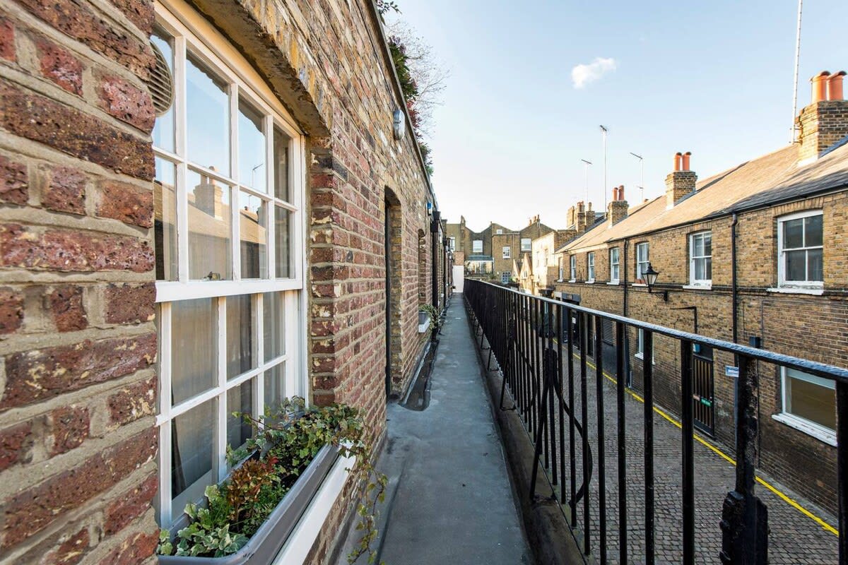 2 Bed Apartment, Notting Hill in 7A Ledbury Mews North W11 2AF - Property image 18 - VivreStays
