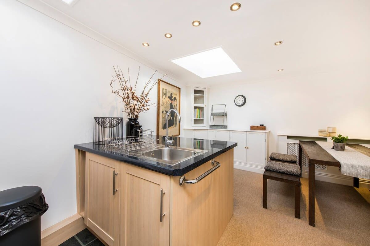 2 Bed Apartment, Notting Hill in 7A Ledbury Mews North W11 2AF - Property image 14 - VivreStays