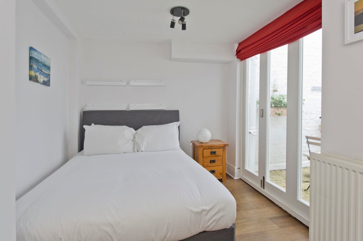 Charming 2-Bed Apt, Pimlico in Saint George's Drive 16A SW1V 4BL - Property image 10 - VivreStays