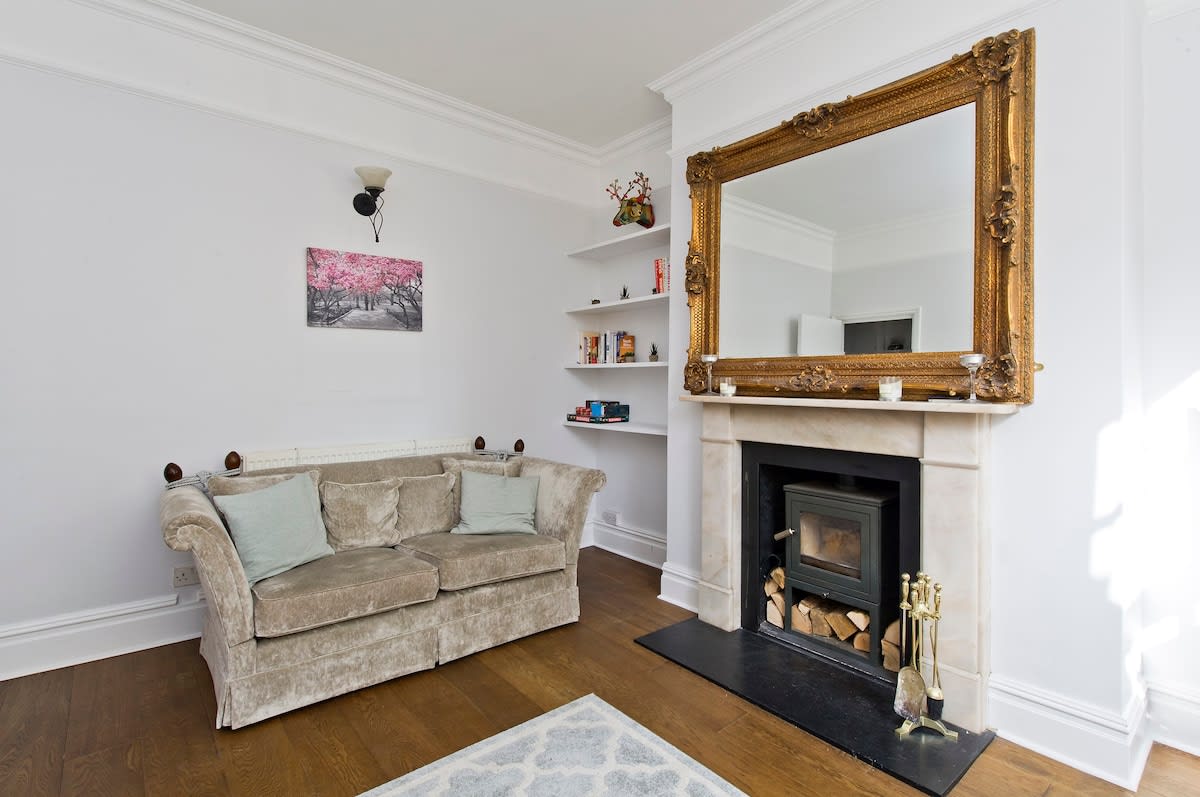 Charming 2-Bed Apt, Pimlico in Saint George's Drive 16A SW1V 4BL - Property image 5 - VivreStays
