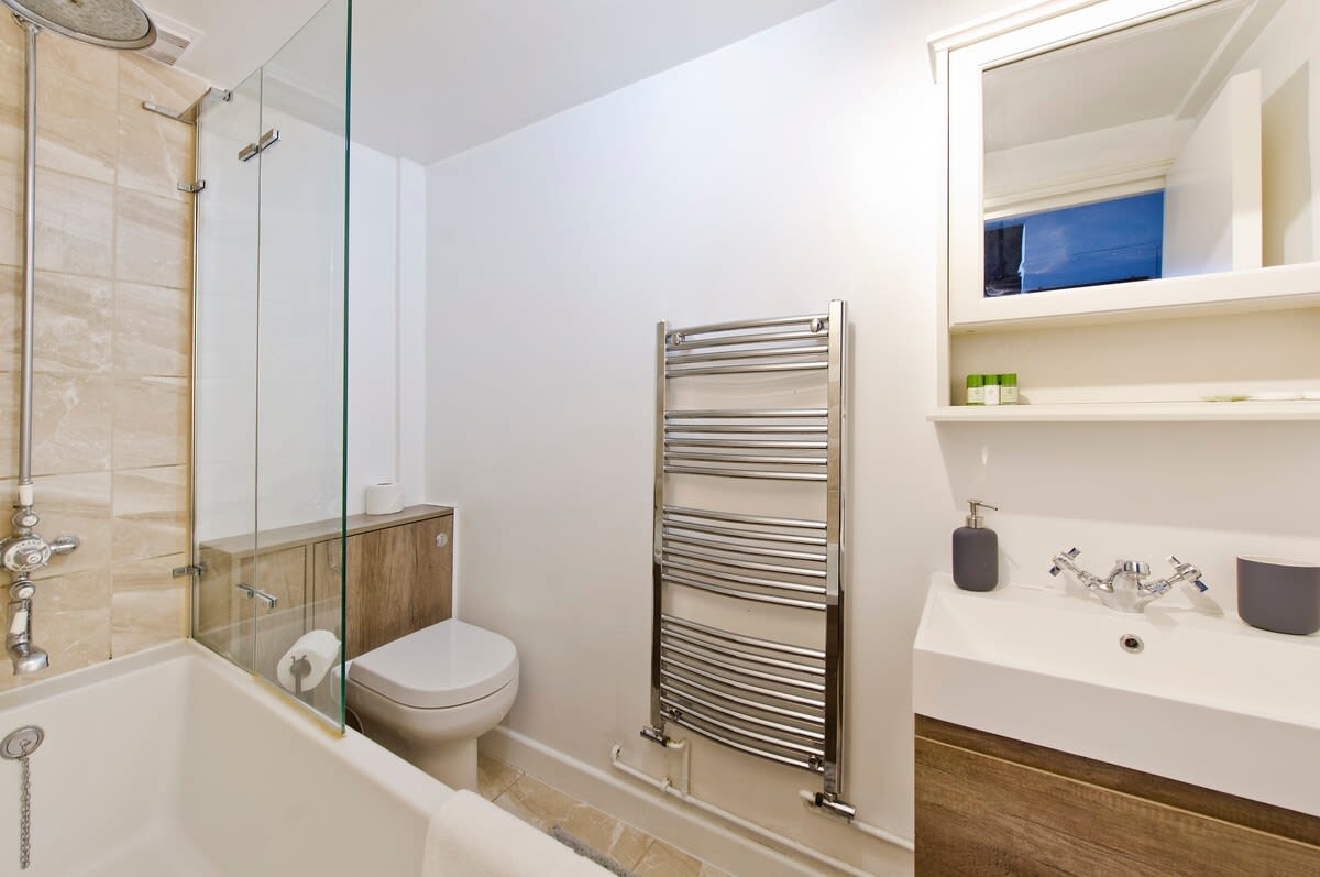 Charming 2-Bed Apt, Pimlico in Saint George's Drive 16A SW1V 4BL - Property image 11 - VivreStays