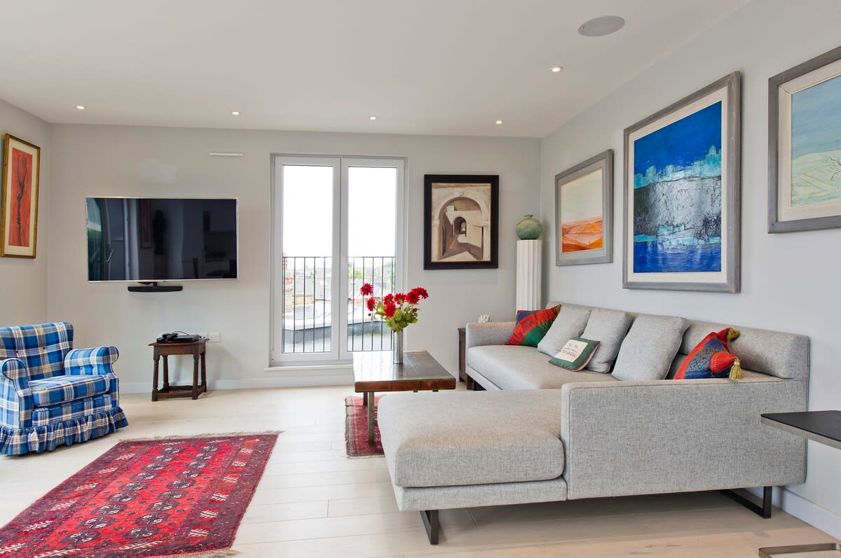 Fabulous 2-bed Penthouse, Wimbledon - Photo 1