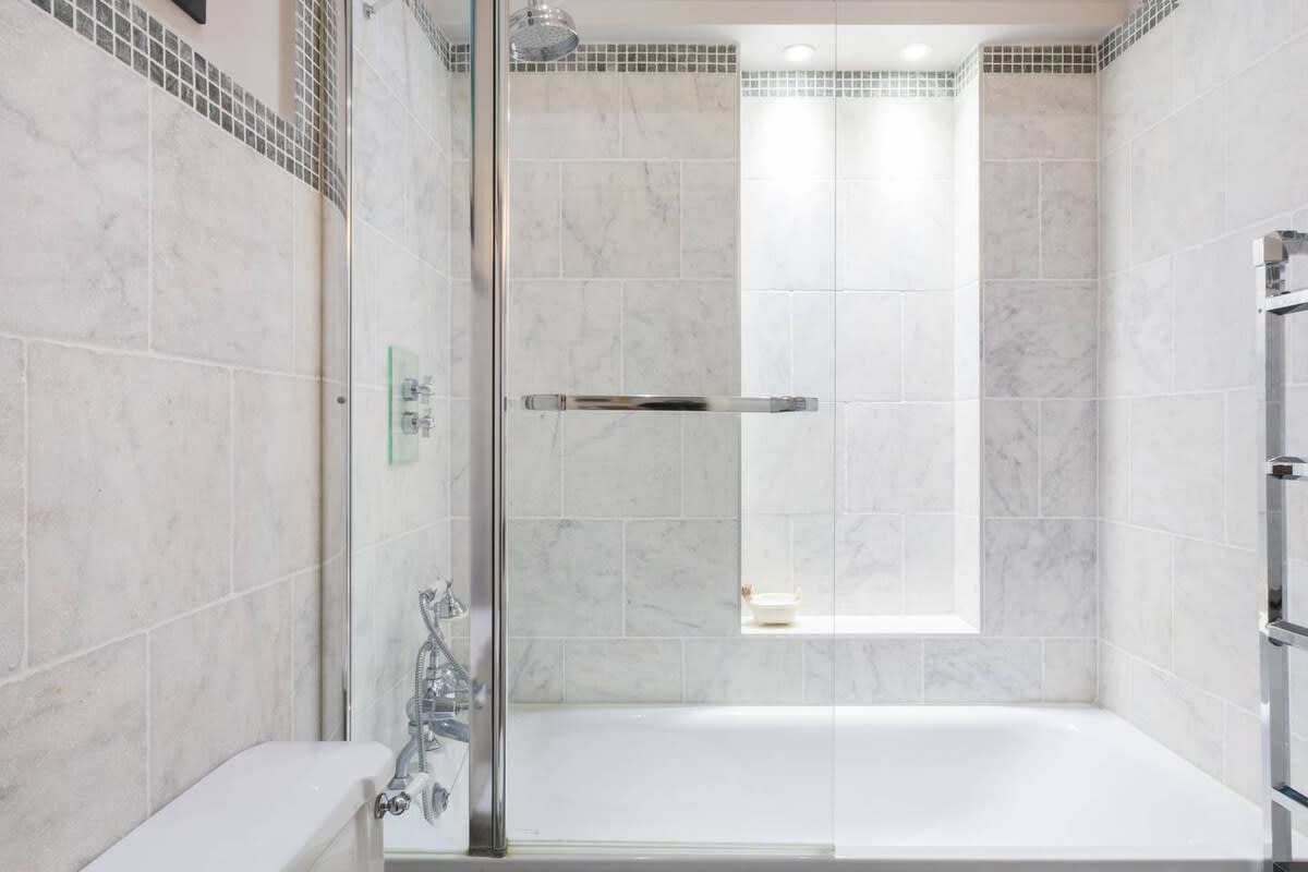 Traditional 1 Bed Apartment, Pimlico in 32 Cumberland Street SW1V 4LX - Property image 5 - VivreStays