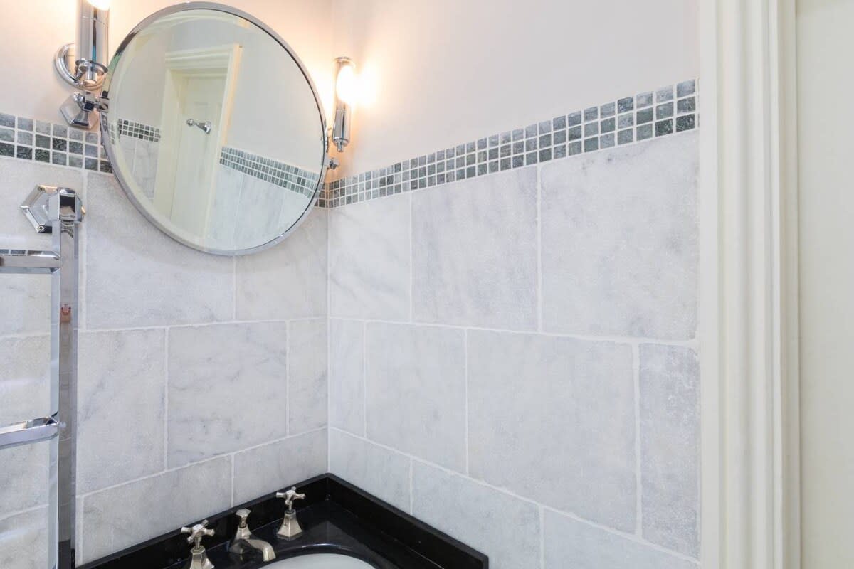 Traditional 1 Bed Apartment, Pimlico in 32 Cumberland Street SW1V 4LX - Property image 13 - VivreStays
