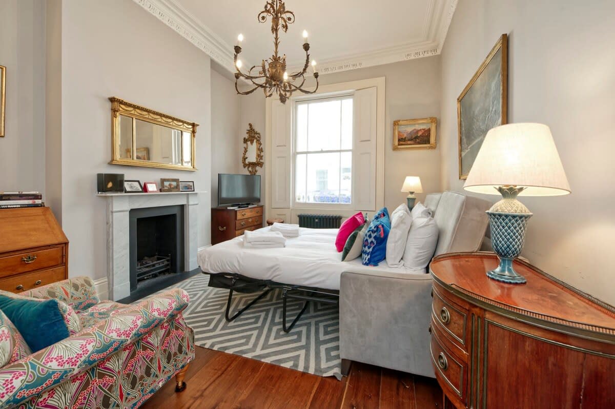 Traditional 1 Bed Apartment, Pimlico in 32 Cumberland Street SW1V 4LX - Property image 8 - VivreStays