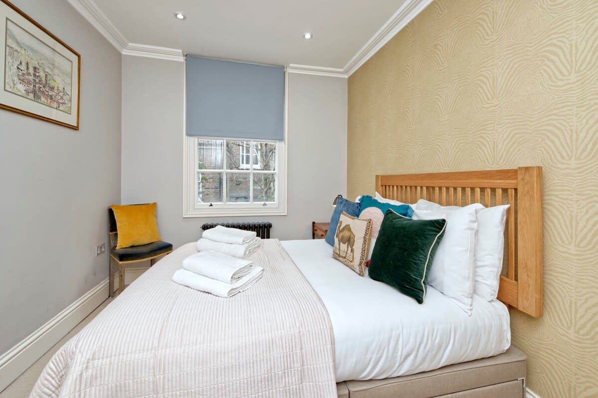 Traditional 1 Bed Apartment, Pimlico in 32 Cumberland Street SW1V 4LX - Property image 4 - VivreStays