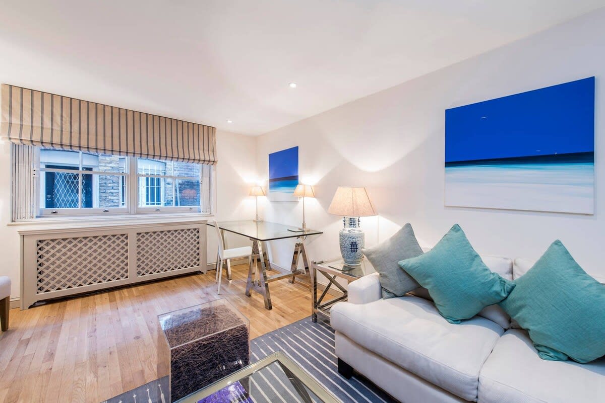 3 Bedroom Family House, Marble Arch - Picture 1