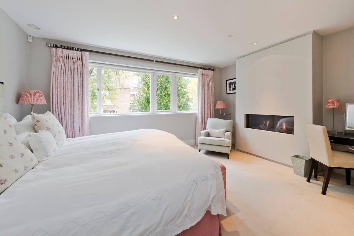 4 Bedroom House, Holland Park in 123 Woodsford Square W14 8DT - Property image 13 - VivreStays