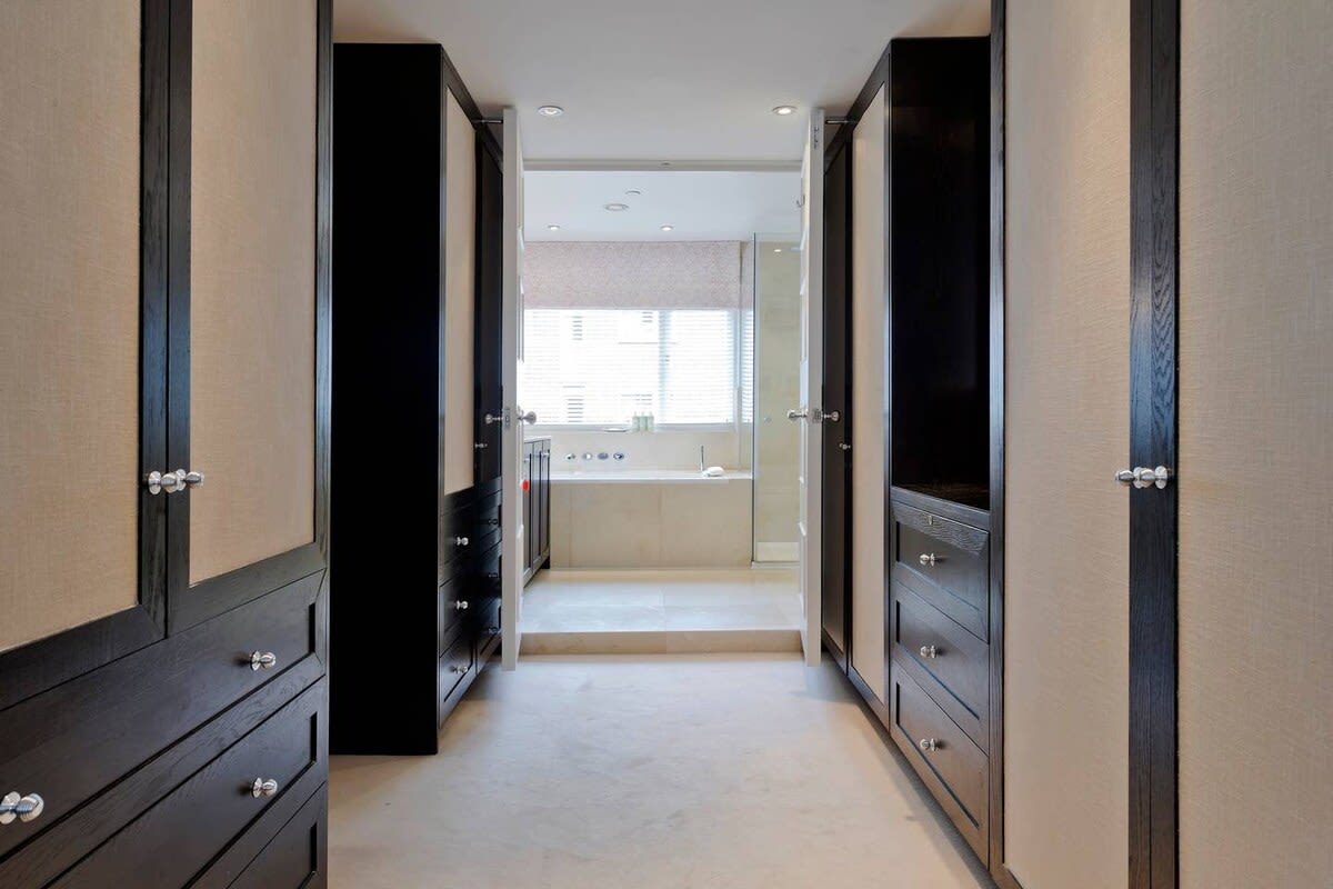 4 Bedroom House, Holland Park in 123 Woodsford Square W14 8DT - Property image 16 - VivreStays