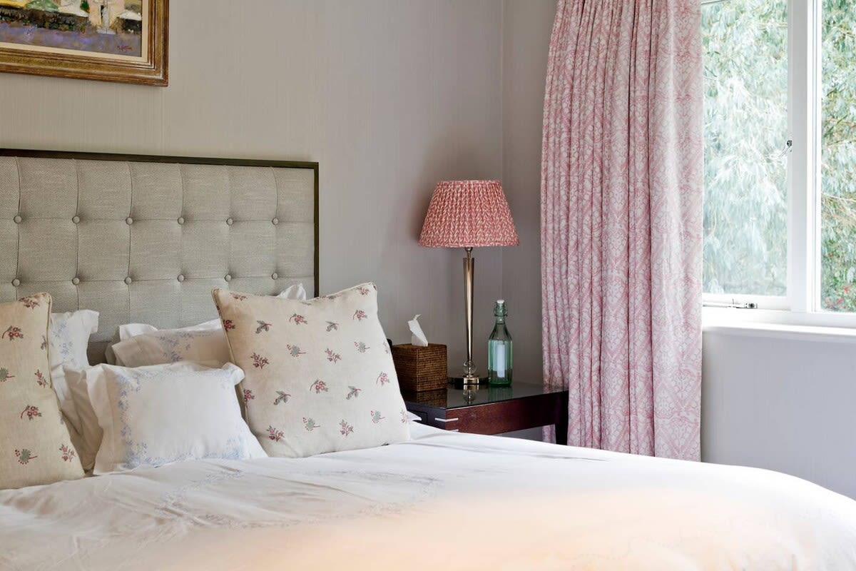 4 Bedroom House, Holland Park in 123 Woodsford Square W14 8DT - Property image 5 - VivreStays