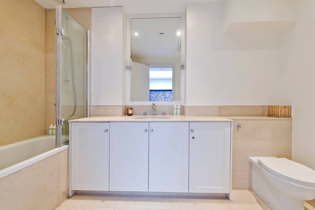 4 Bedroom House, Holland Park in 123 Woodsford Square W14 8DT - Property image 22 - VivreStays