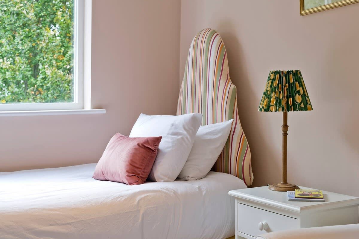4 Bedroom House, Holland Park in 123 Woodsford Square W14 8DT - Property image 20 - VivreStays
